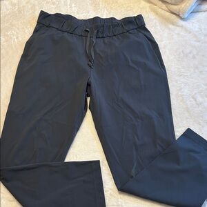 Womans lululemon Looks like on the fly pant (Dark Gray Drawstring Pants)READ